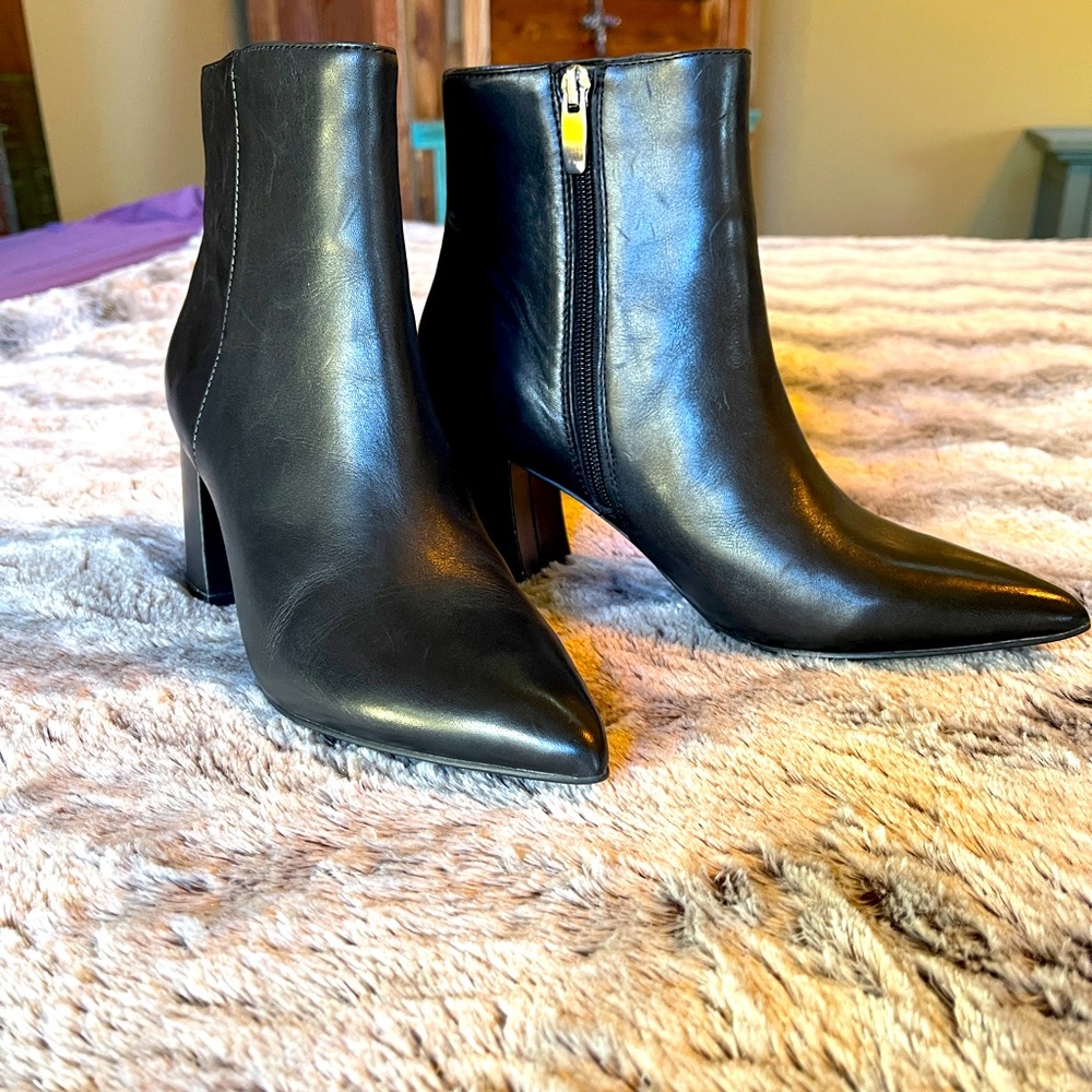 Black leather STEVE MADDEN boots
